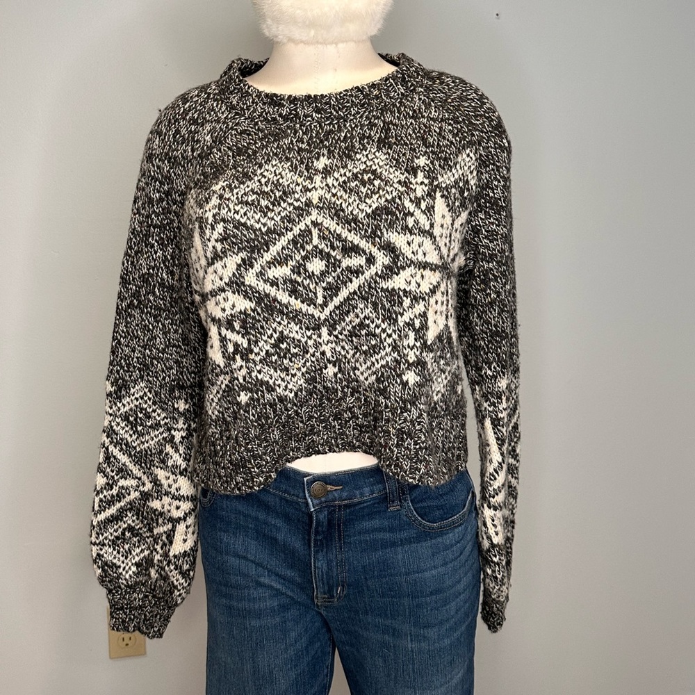 Ruby Moon crop sweater size M